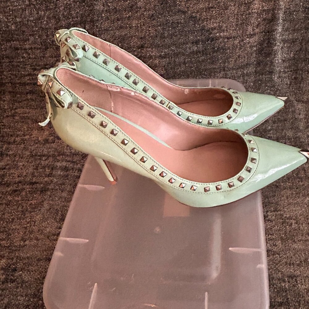 Shoes - Picture 3 of 4